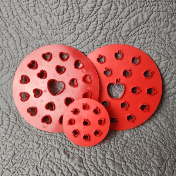 Fox Run Heart & Apple(Lrg/Sm) Pie Top Cutter, Plastic, Red - Picture 2 of 4